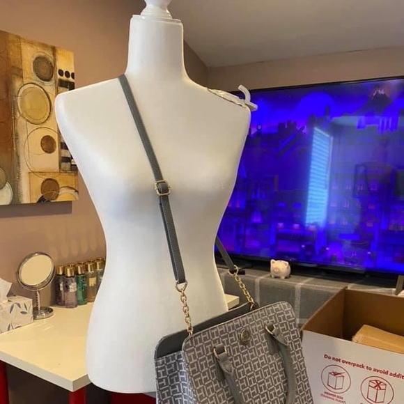 ‼️sold‼️Authentic Tommy Hilfiger Satchel - Picture 2 of 3